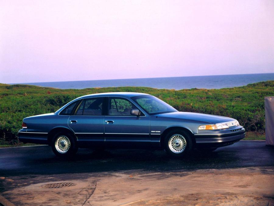  Ford Crown Victoria 1993 года  (фото 4 из 4)